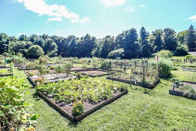 487 Heritage Village B, Southbury, CT 06488