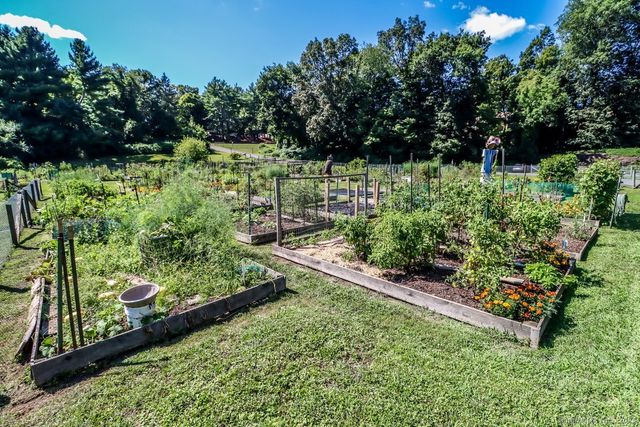 487 Heritage Village B, Southbury, CT 06488