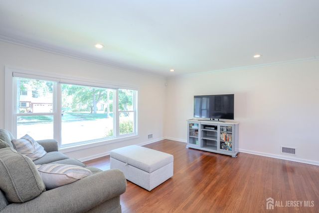 21 Inwood Drive, East Brunswick, NJ 08816