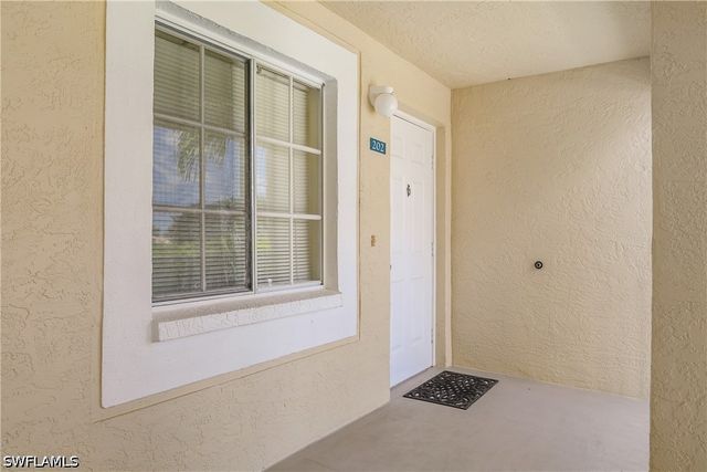7754 Emerald CIR T202, Naples, FL 34109