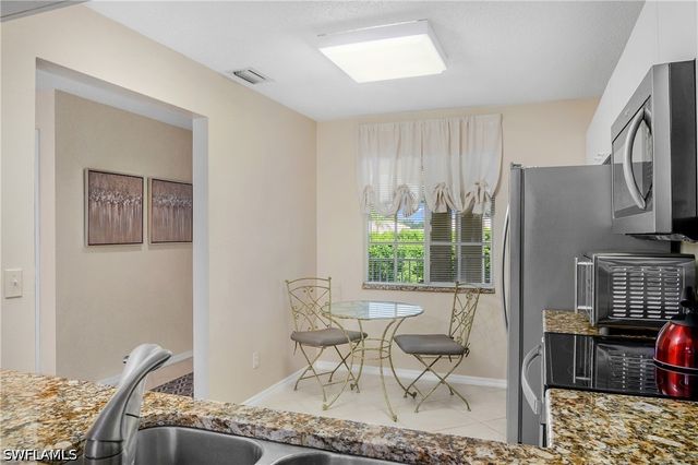 7754 Emerald CIR T202, Naples, FL 34109