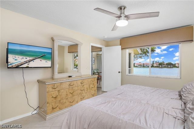 7754 Emerald CIR T202, Naples, FL 34109