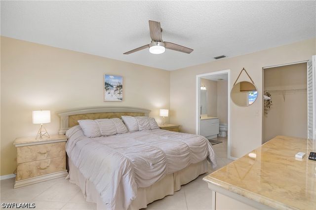7754 Emerald CIR T202, Naples, FL 34109