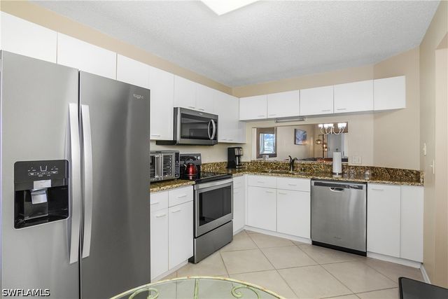 7754 Emerald CIR T202, Naples, FL 34109