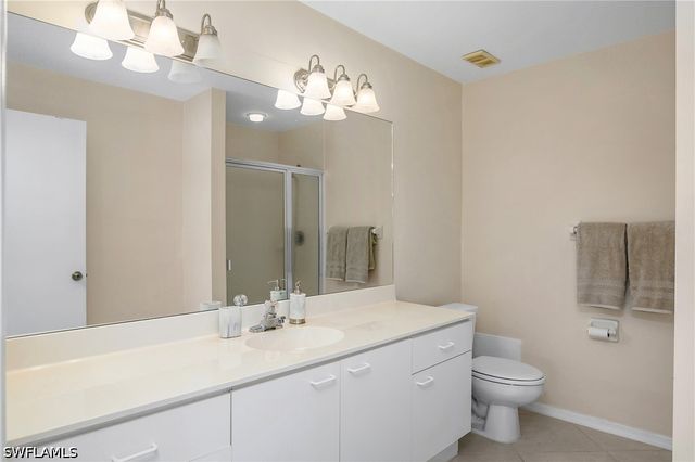 7754 Emerald CIR T202, Naples, FL 34109