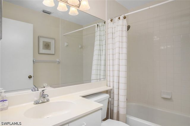 7754 Emerald CIR T202, Naples, FL 34109