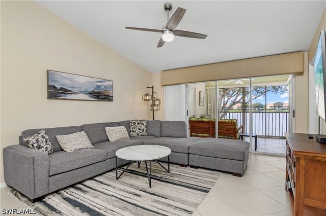 7754 Emerald CIR T202, Naples, FL 34109