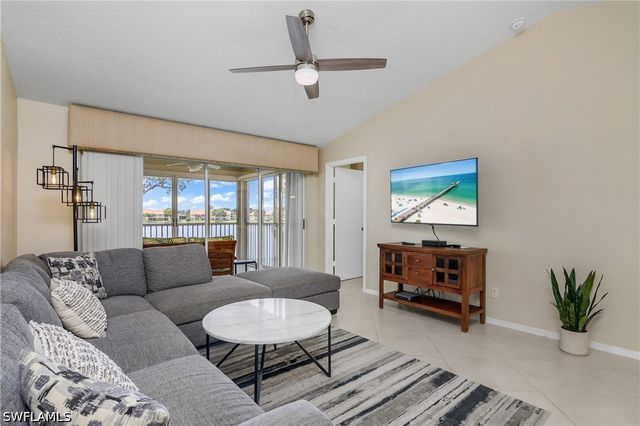 7754 Emerald CIR T202, Naples, FL 34109