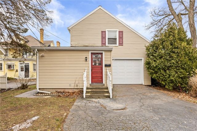 2866 Saint Paul Blvd, Irondequoit, NY 14617