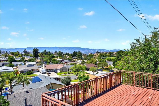 19820 Merryhill, Canyon Country, CA 91351