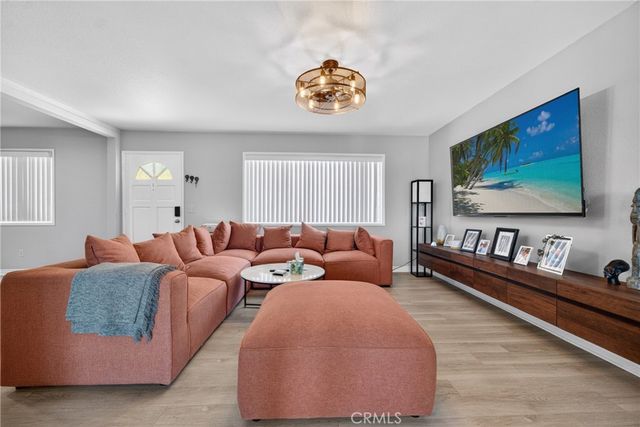 19820 Merryhill, Canyon Country, CA 91351