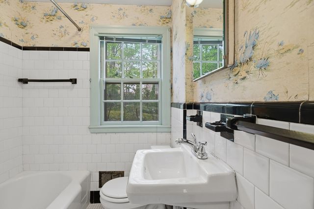 765 Concord Tpke, Arlington, MA 02476