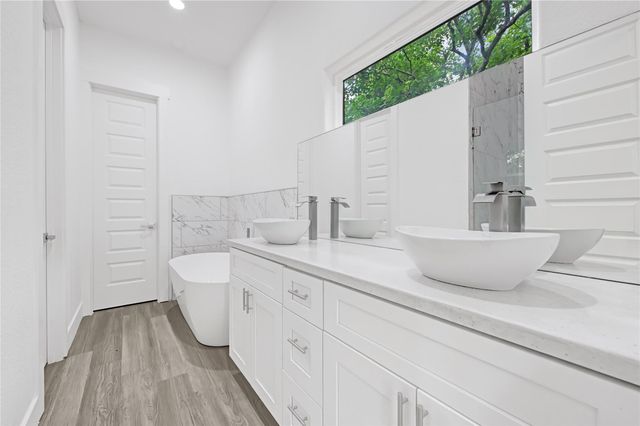 3330 Francis Street, Houston, TX 77004