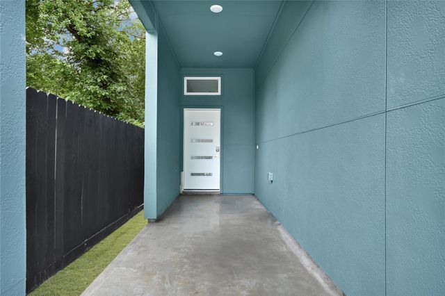 3330 Francis Street, Houston, TX 77004