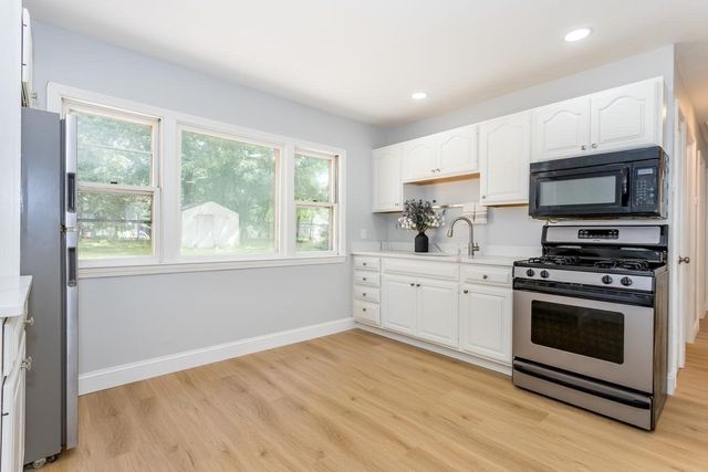 20 Rayburn Rd 1, Stoughton, MA 02072
