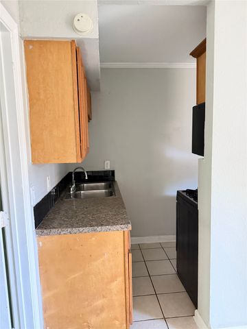 1505 W Lovers Lane 14, Arlington, TX 76013