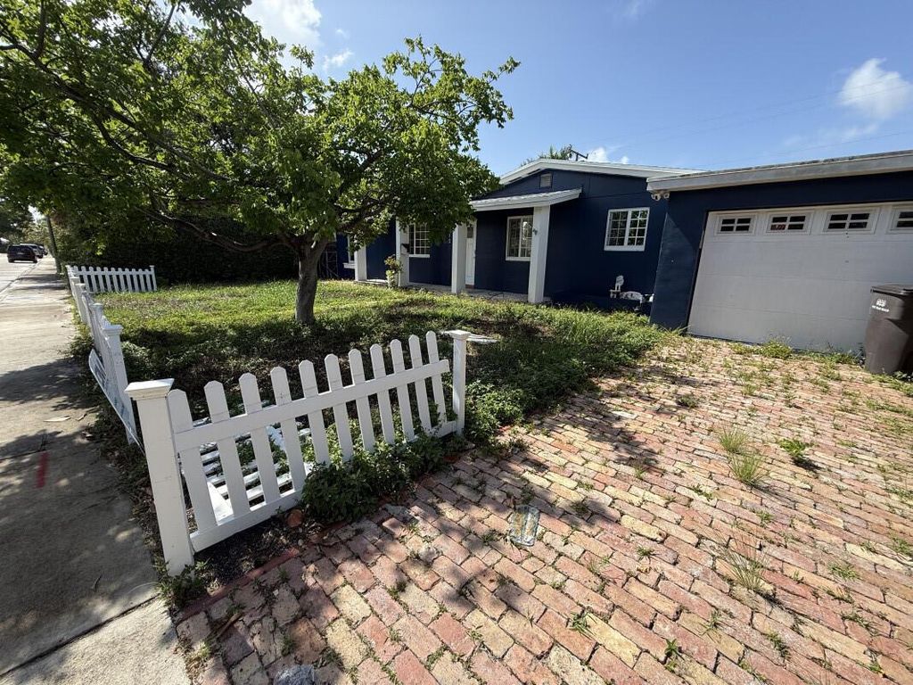 212 Rutland Boulevard, West Palm Beach, FL 33405