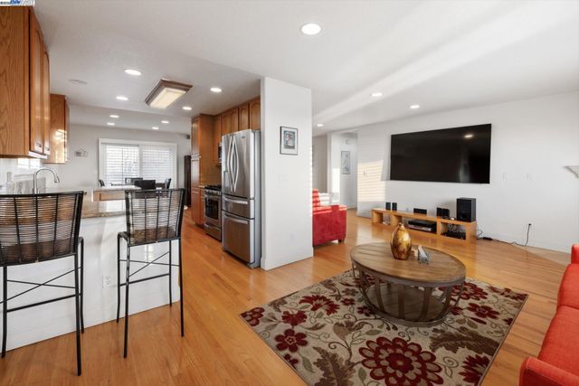 1564 Santa Clara St, Richmond, CA 94804