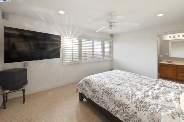 1564 Santa Clara St, Richmond, CA 94804