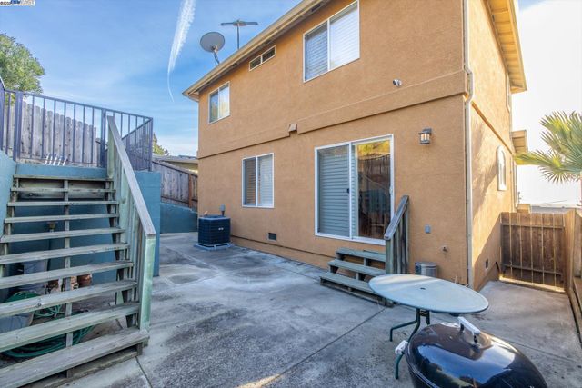 1564 Santa Clara St, Richmond, CA 94804
