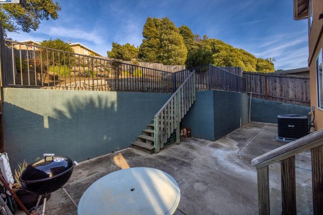 1564 Santa Clara St, Richmond, CA 94804