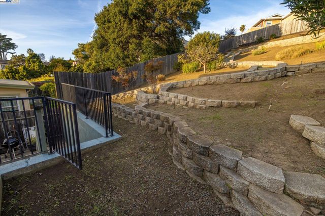 1564 Santa Clara St, Richmond, CA 94804