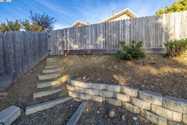 1564 Santa Clara St, Richmond, CA 94804