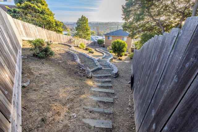 1564 Santa Clara St, Richmond, CA 94804