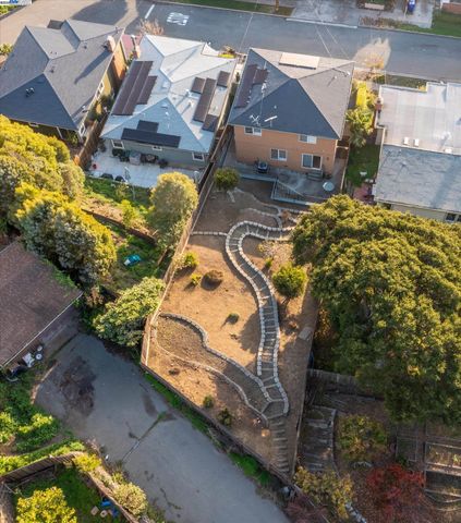 1564 Santa Clara St, Richmond, CA 94804