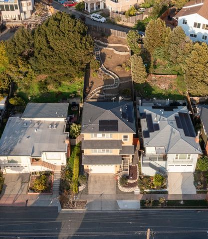 1564 Santa Clara St, Richmond, CA 94804