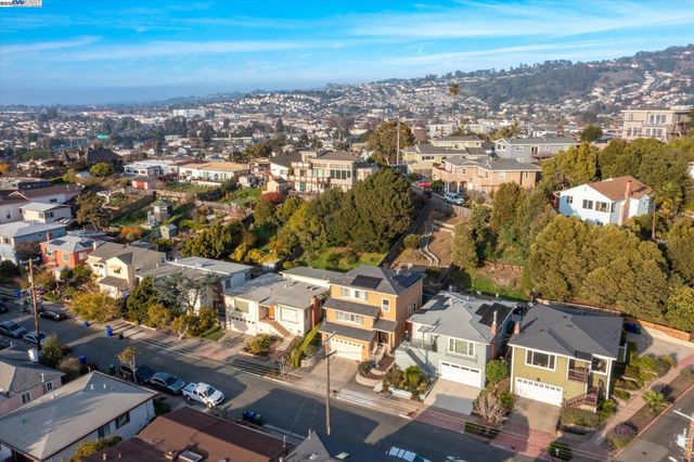 1564 Santa Clara St, Richmond, CA 94804