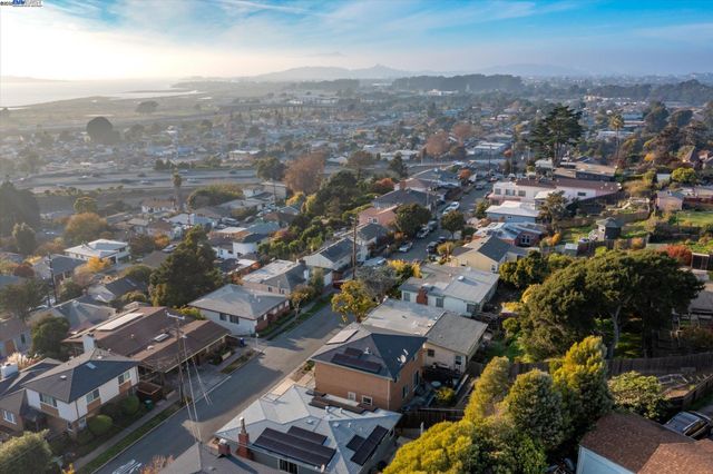 1564 Santa Clara St, Richmond, CA 94804