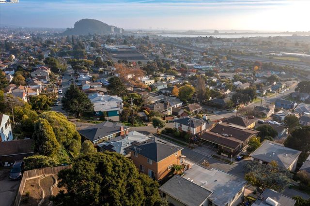 1564 Santa Clara St, Richmond, CA 94804