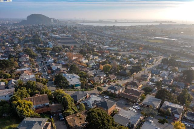 1564 Santa Clara St, Richmond, CA 94804