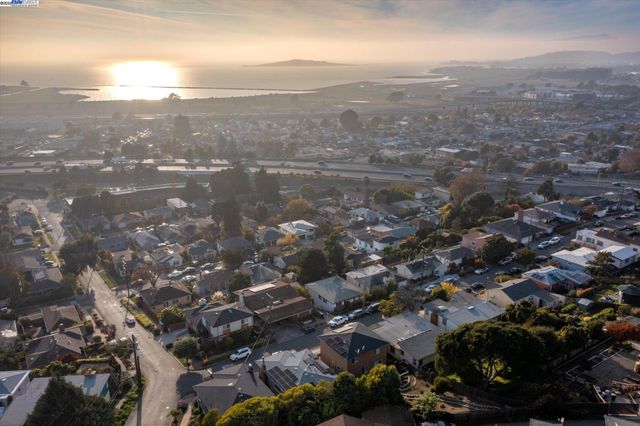 1564 Santa Clara St, Richmond, CA 94804