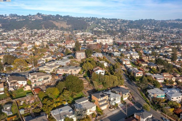 1564 Santa Clara St, Richmond, CA 94804