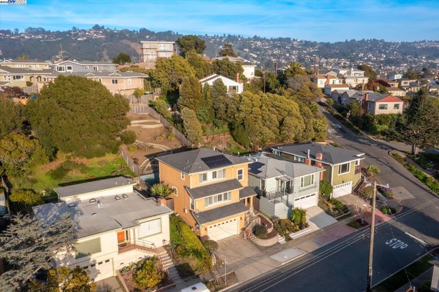 1564 Santa Clara St, Richmond, CA 94804