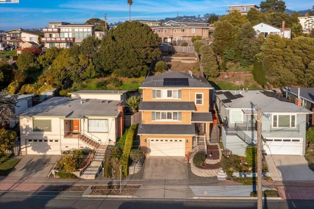 1564 Santa Clara St, Richmond, CA 94804