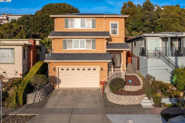 1564 Santa Clara St, Richmond, CA 94804