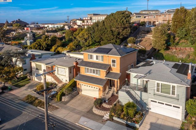 1564 Santa Clara St, Richmond, CA 94804