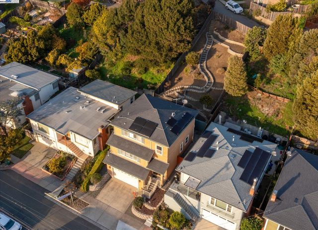 1564 Santa Clara St, Richmond, CA 94804