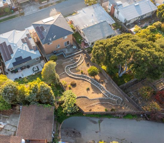 1564 Santa Clara St, Richmond, CA 94804