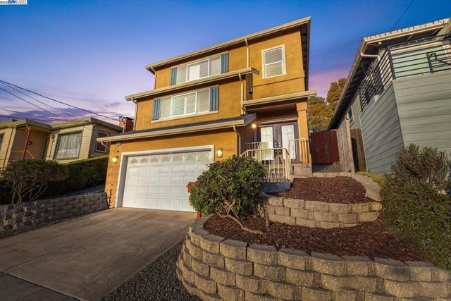 1564 Santa Clara St, Richmond, CA 94804