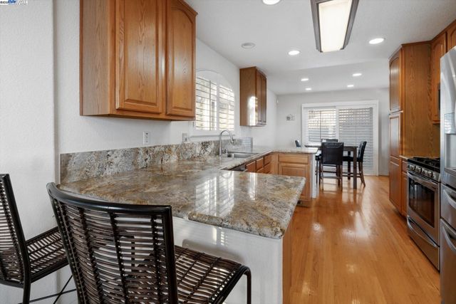 1564 Santa Clara St, Richmond, CA 94804