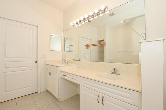 649 NE Bent Paddle Lane, Port St. Lucie, FL 34983