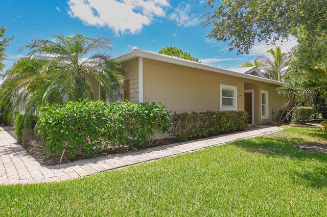 649 NE Bent Paddle Lane, Port St. Lucie, FL 34983