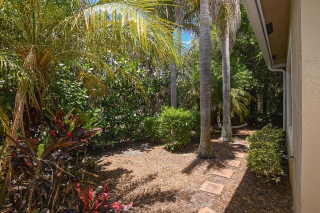 649 NE Bent Paddle Lane, Port St. Lucie, FL 34983