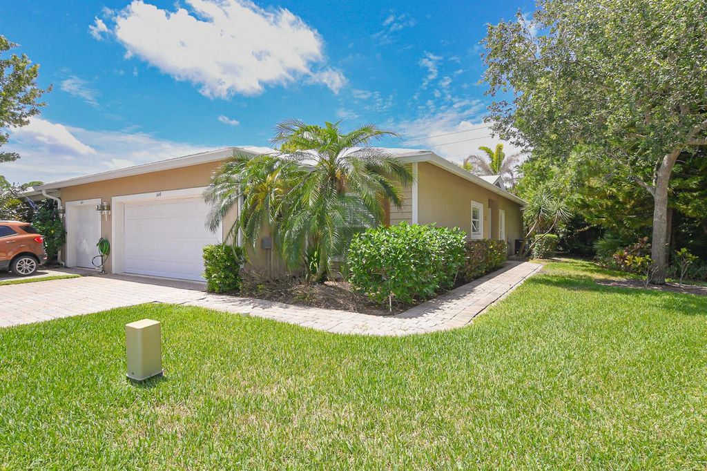 649 NE Bent Paddle Lane, Port St. Lucie, FL 34983