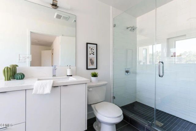 2172 Clifford Street, Los Angeles, CA 90026