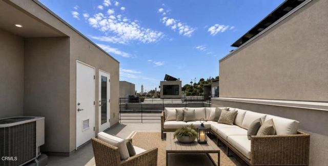 2172 Clifford Street, Los Angeles, CA 90026